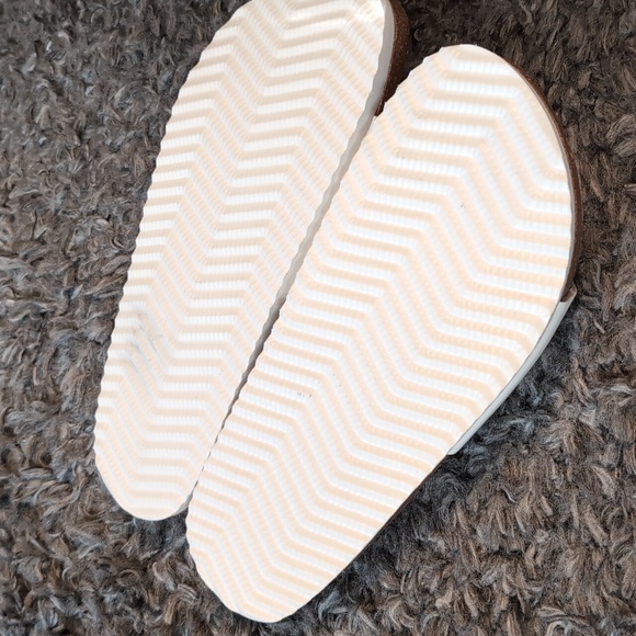 Project Cloud White Buckle Slide Sandals - Picture 4 of 4